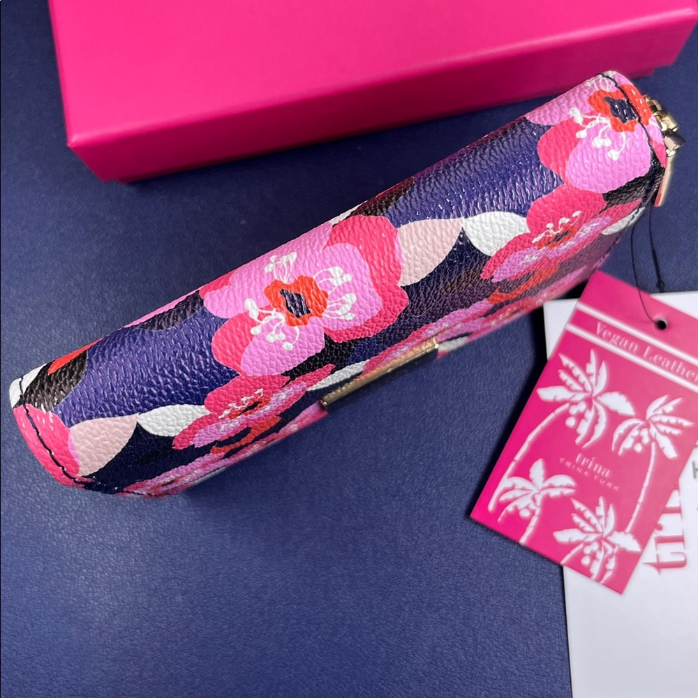 TRINA TURK "All Over Narcissus" zip-around vegan leather wallet NWT/NIB - Picture 7 of 8